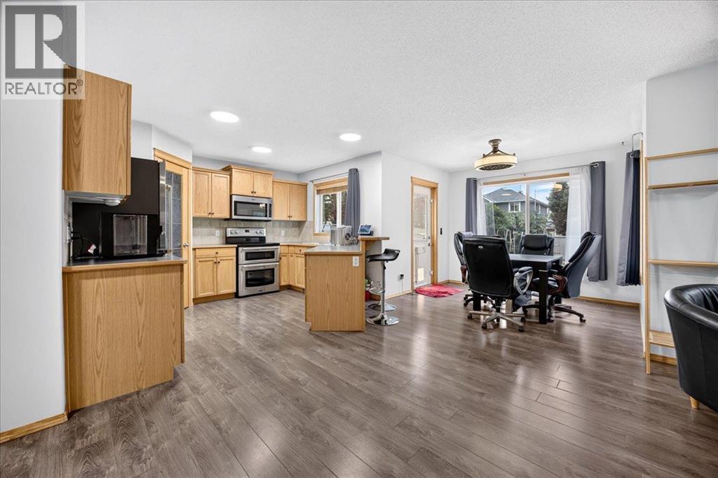 2745 Coopers Manor SW, Airdrie, Alberta  T4B 3J8 - Photo 11 - A2336267