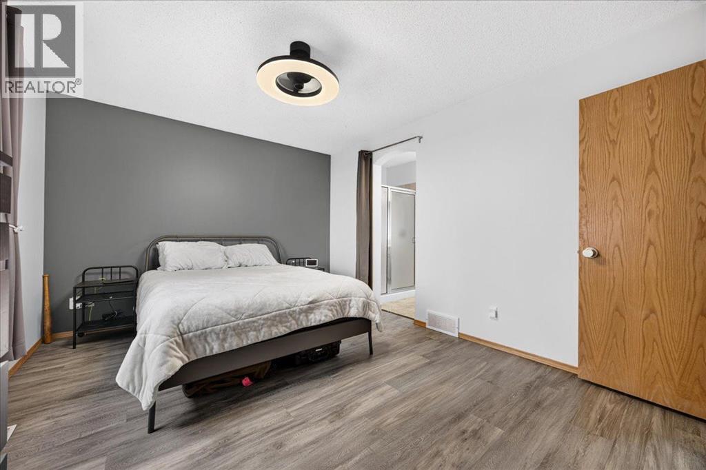 2745 Coopers Manor SW, Airdrie, Alberta  T4B 3J8 - Photo 20 - A2336267