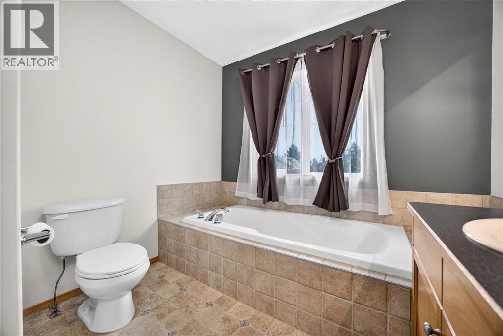 2745 Coopers Manor SW, Airdrie, Alberta  T4B 3J8 - Photo 23 - A2336267