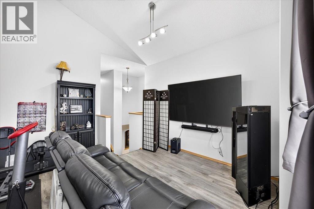 2745 Coopers Manor SW, Airdrie, Alberta  T4B 3J8 - Photo 18 - A2336267