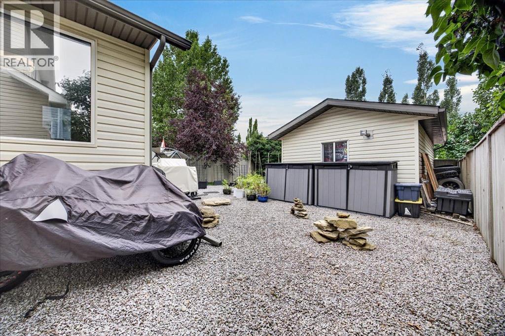 2745 Coopers Manor SW, Airdrie, Alberta  T4B 3J8 - Photo 39 - A2336267