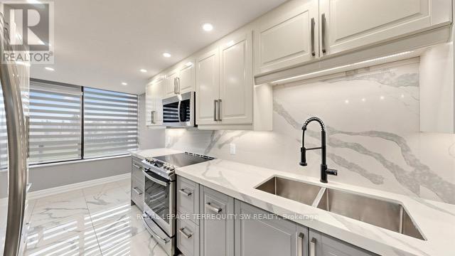 512 - 7440 Bathurst Street, Vaughan, Ontario  L4J 7K8 - Photo 2 - N13171858