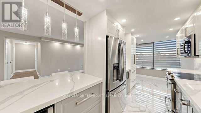 512 - 7440 Bathurst Street, Vaughan, Ontario  L4J 7K8 - Photo 4 - N13171858