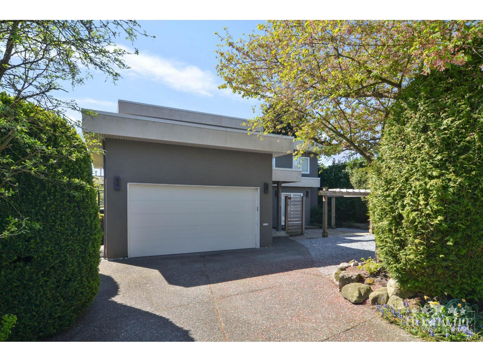 House 15728 Buena Vista Avenue, White Rock, British Columbia  V4B 1Z7 - Photo 2 - R3155321