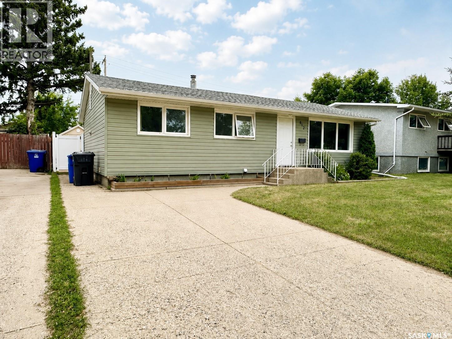 812 3rd STREET SE, weyburn, Saskatchewan