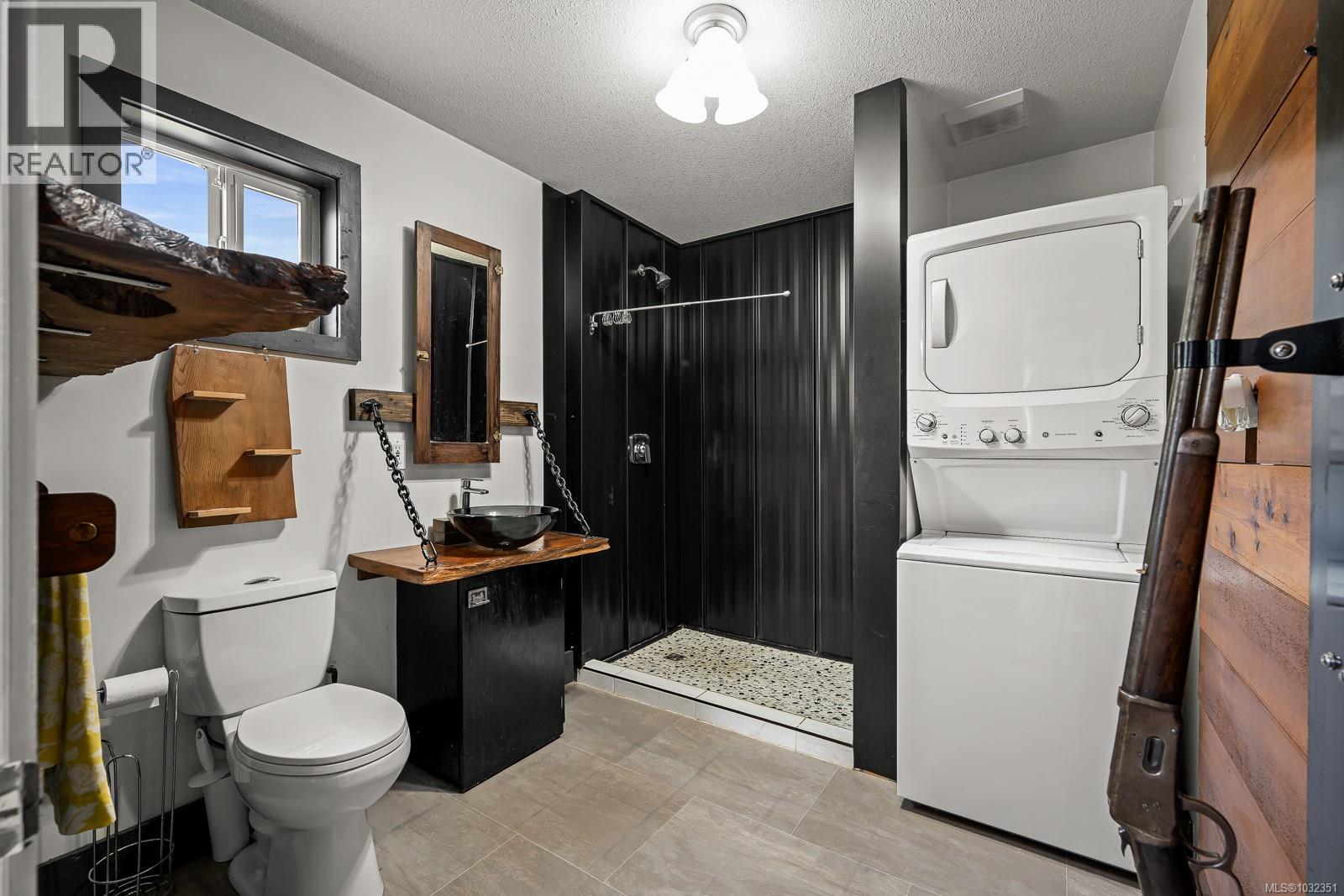 885 Lanqvist Rd, Hyde Creek, British Columbia  V0N 2R0 - Photo 2 - 1032351