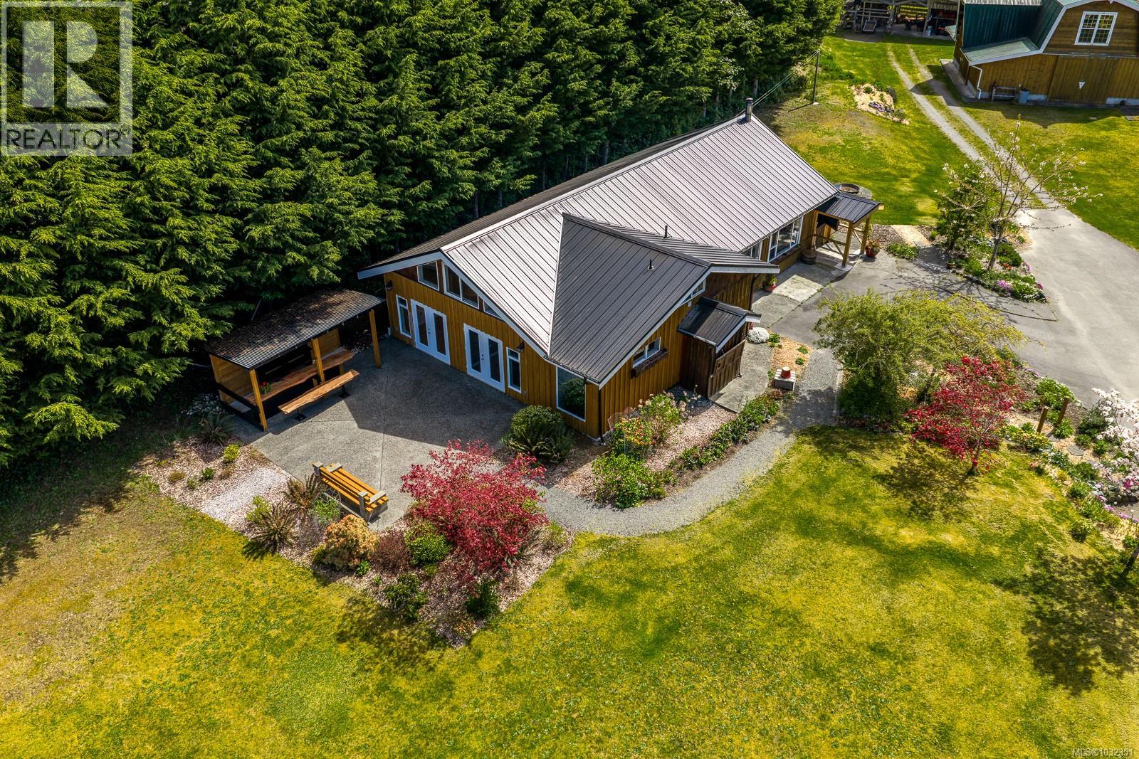 885 Lanqvist Rd, Hyde Creek, British Columbia