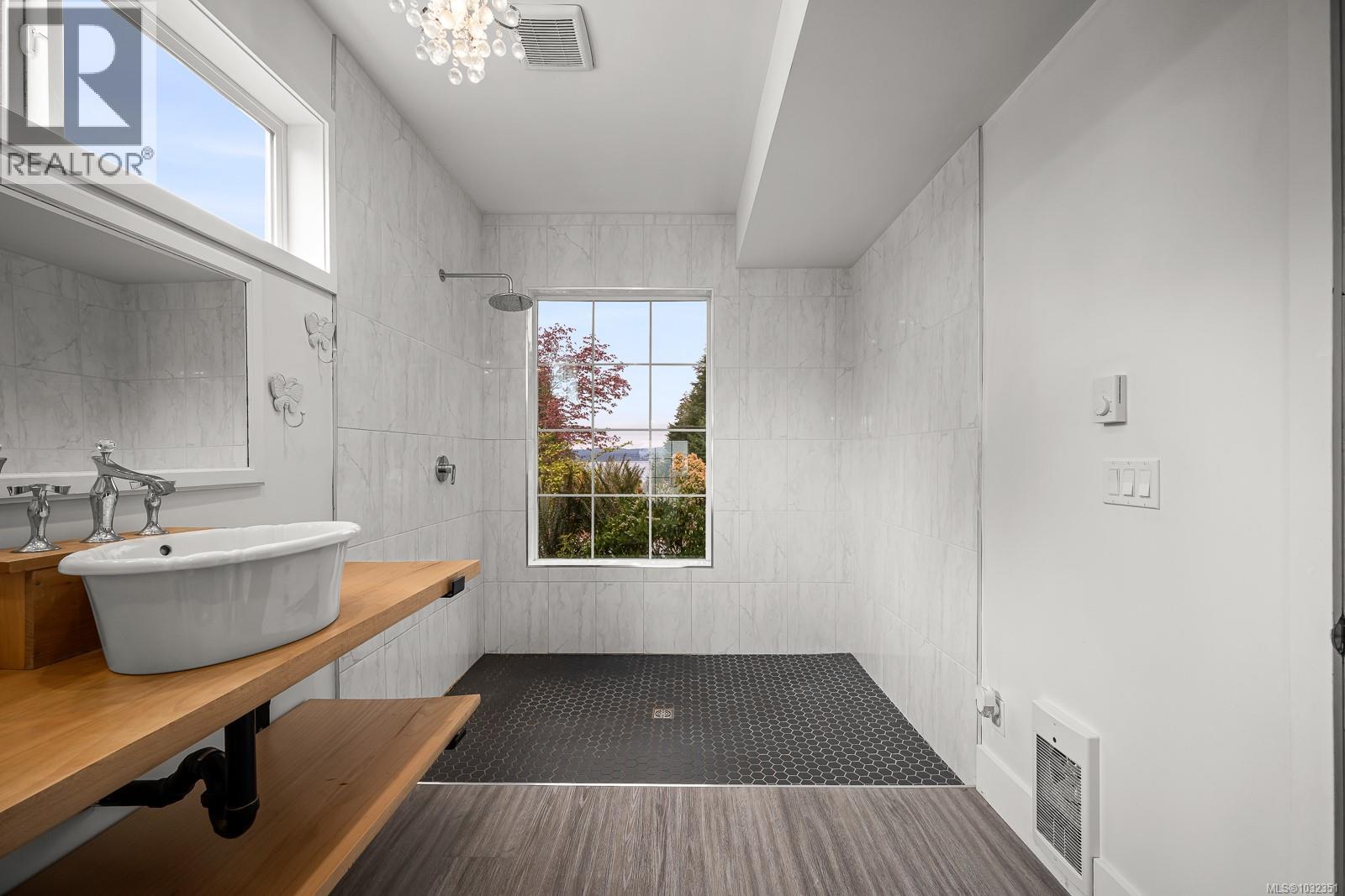 885 Lanqvist Rd, Hyde Creek, British Columbia  V0N 2R0 - Photo 10 - 1032351