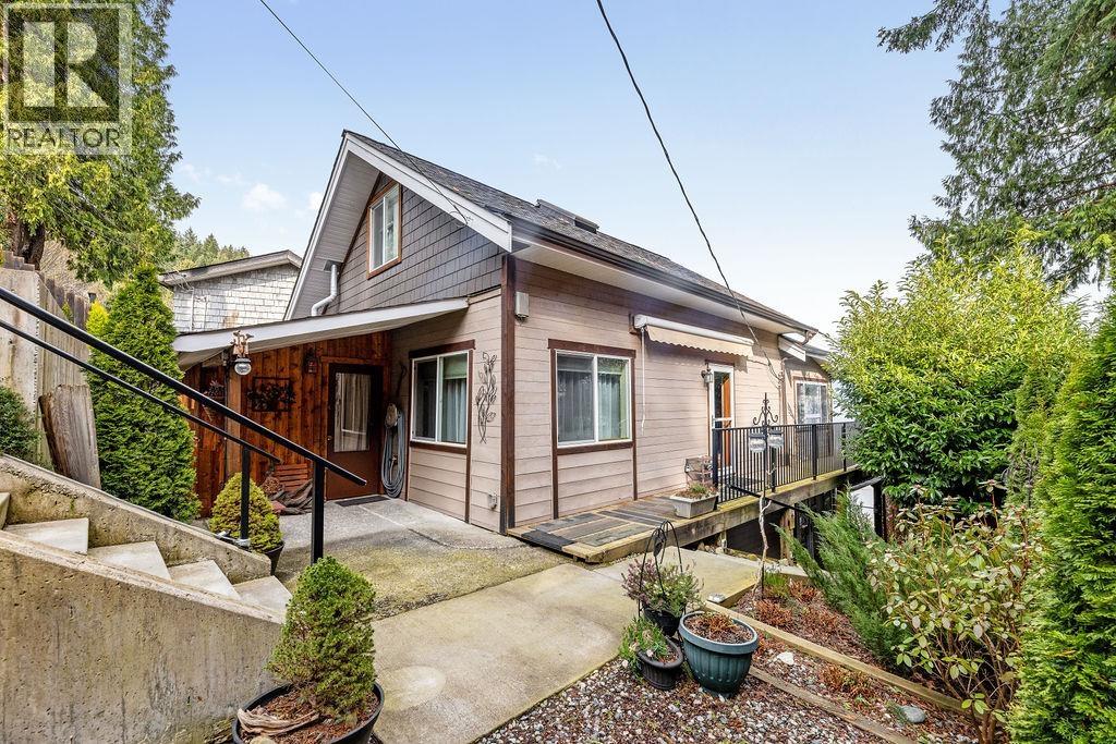 790 Marine Drive, Gibsons, British Columbia  V0N 1V1 - Photo 2 - R3146477