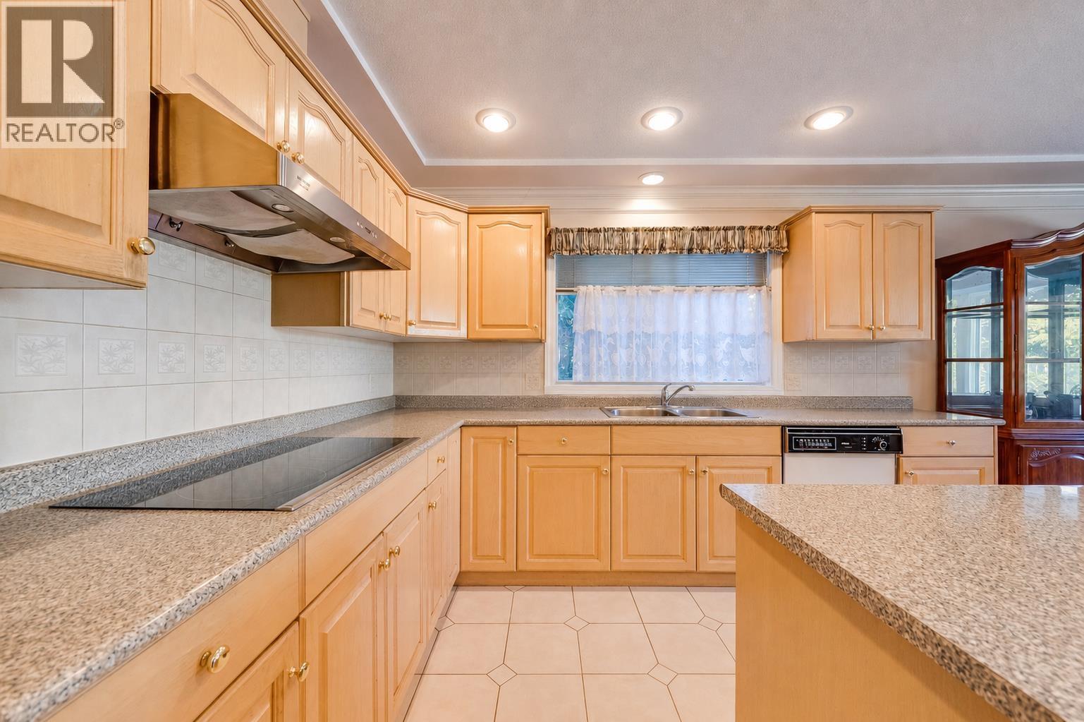 7038 Bridge Street, Richmond, British Columbia  V6Y 2S7 - Photo 8 - R3155237