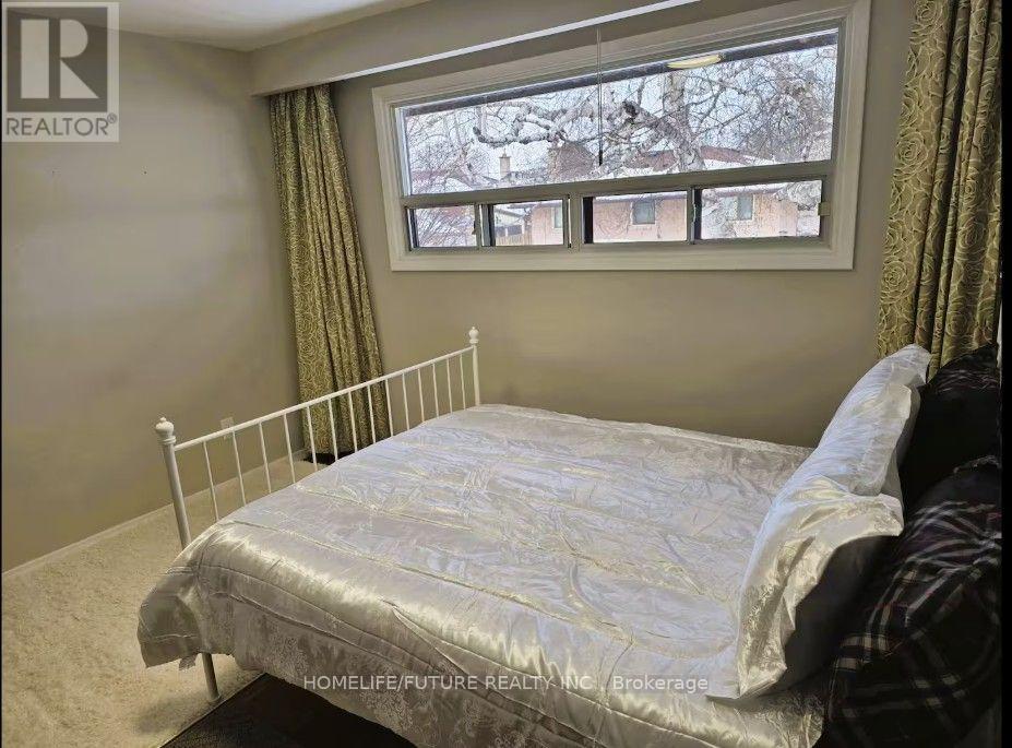 7 Stonehenge Crescent, Toronto, Ontario M1G 2P5 - Photo 3 - E13668894