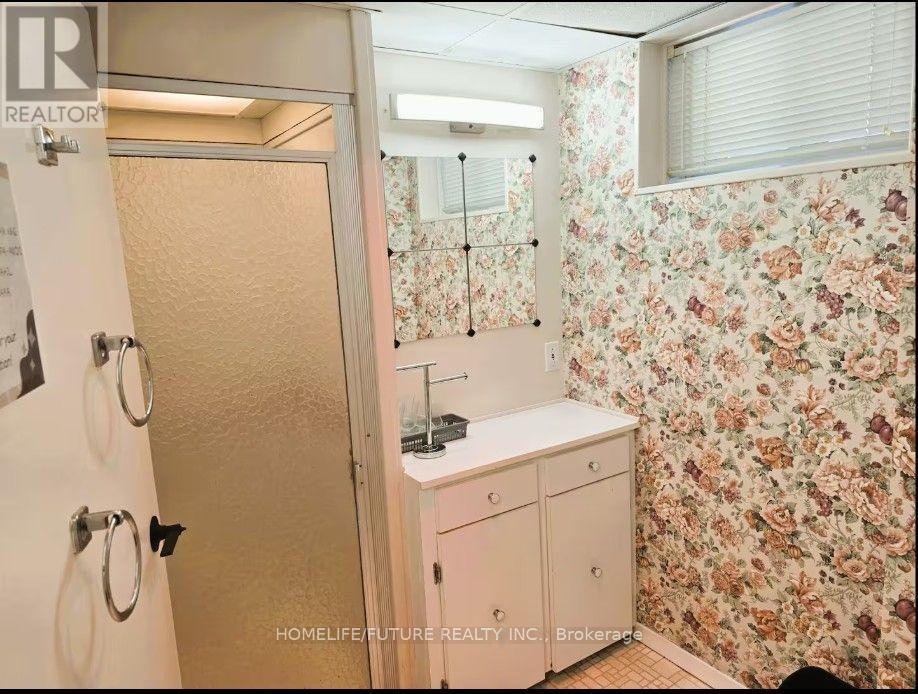 7 Stonehenge Crescent, Toronto, Ontario M1G 2P5 - Photo 4 - E13668894