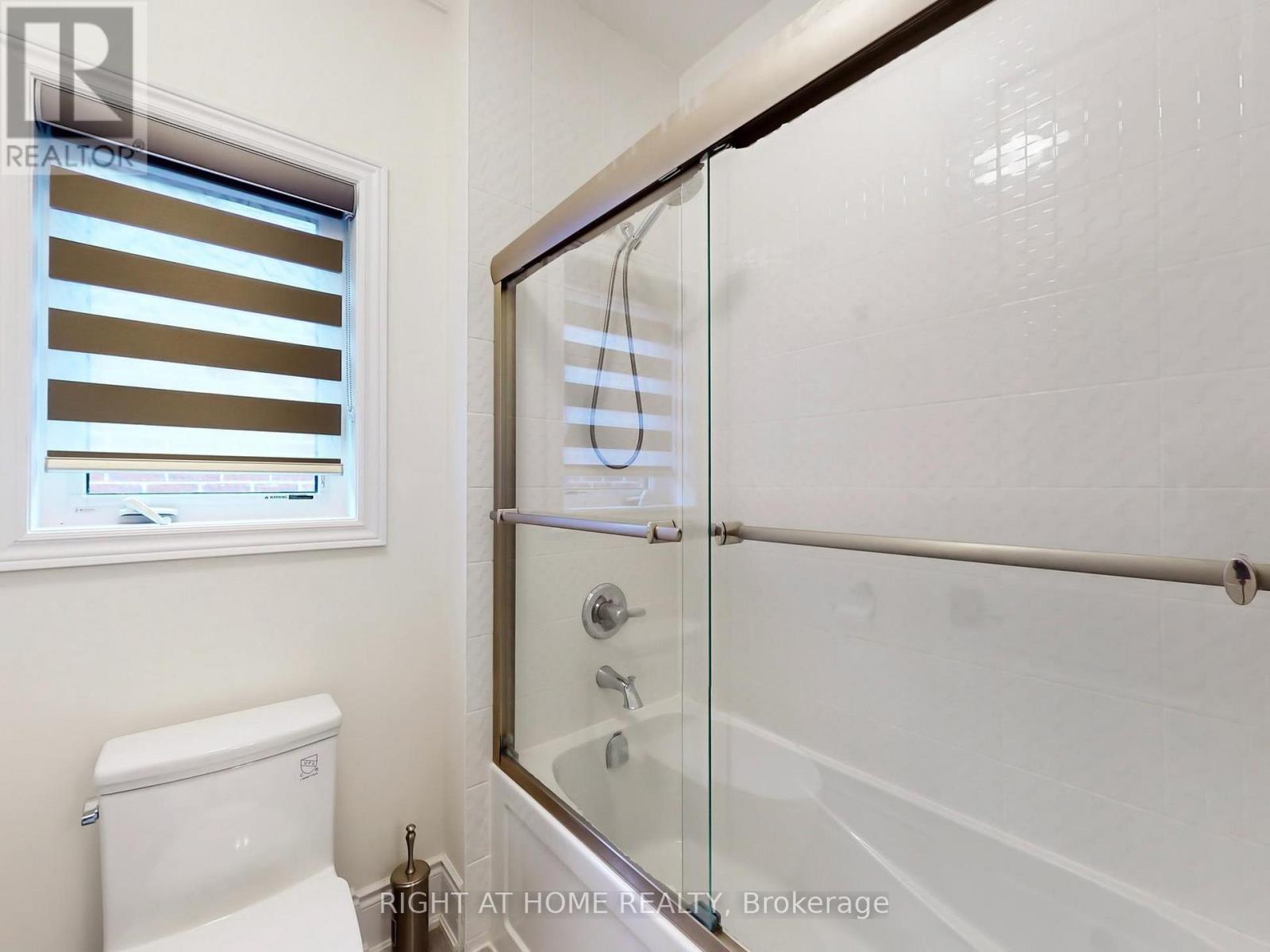 216 Sunset Vista Court E, Aurora, Ontario  L4G 3Y1 - Photo 18 - N13668856