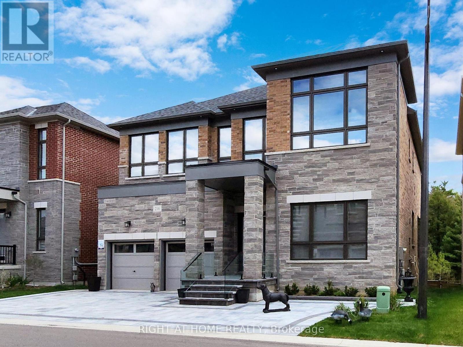 216 Sunset Vista Court E, Aurora, Ontario  L4G 3Y1 - Photo 2 - N13668856