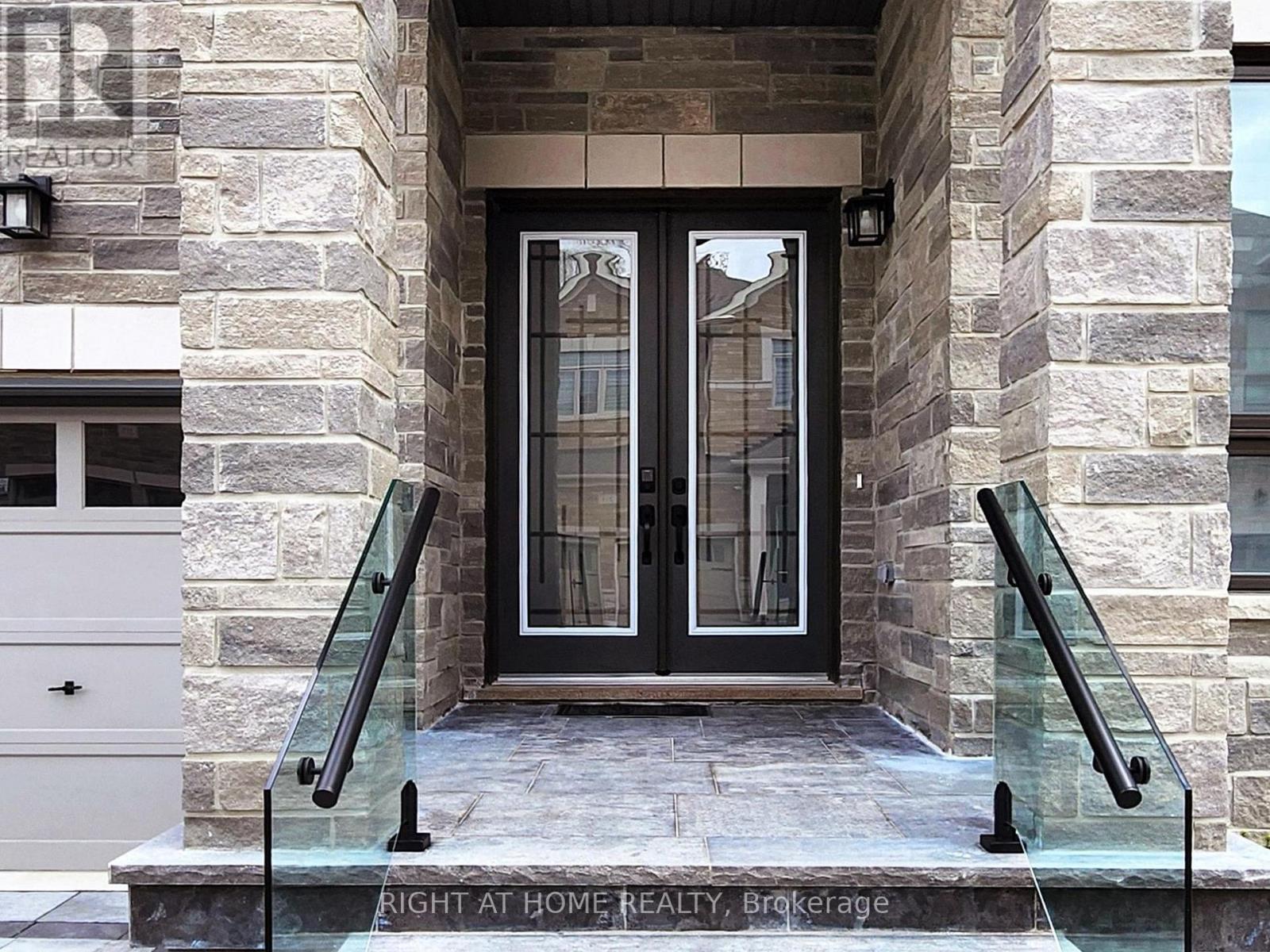 216 Sunset Vista Court E, Aurora, Ontario  L4G 3Y1 - Photo 3 - N13668856