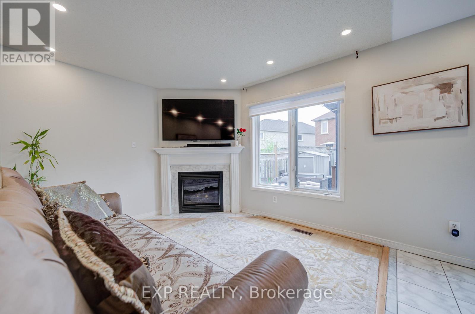 211 Sophia Road, Markham, Ontario  L3S 4C5 - Photo 7 - N13668864