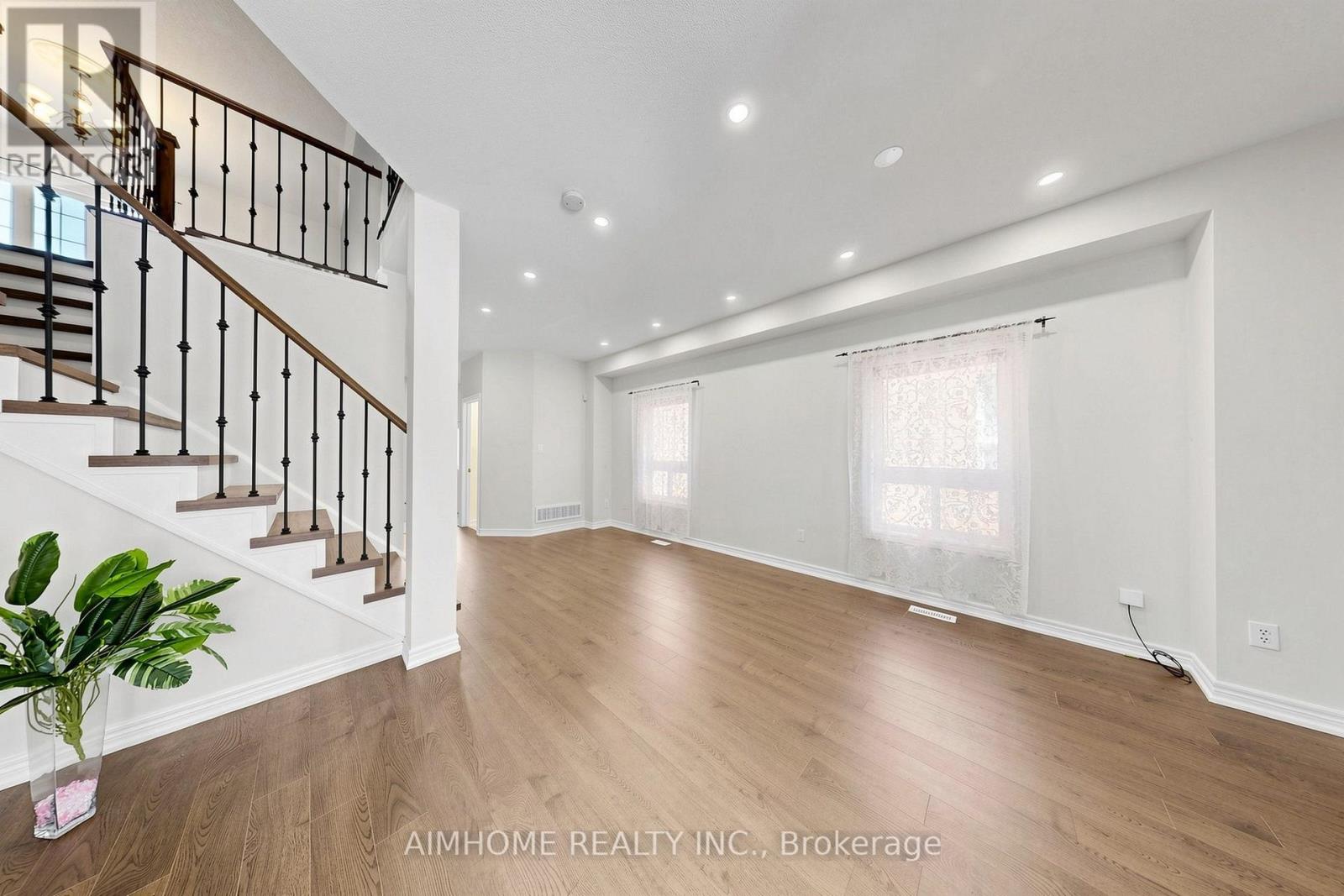 87 River Ridge Boulevard, Aurora, Ontario  L4G 7T9 - Photo 13 - N13668886