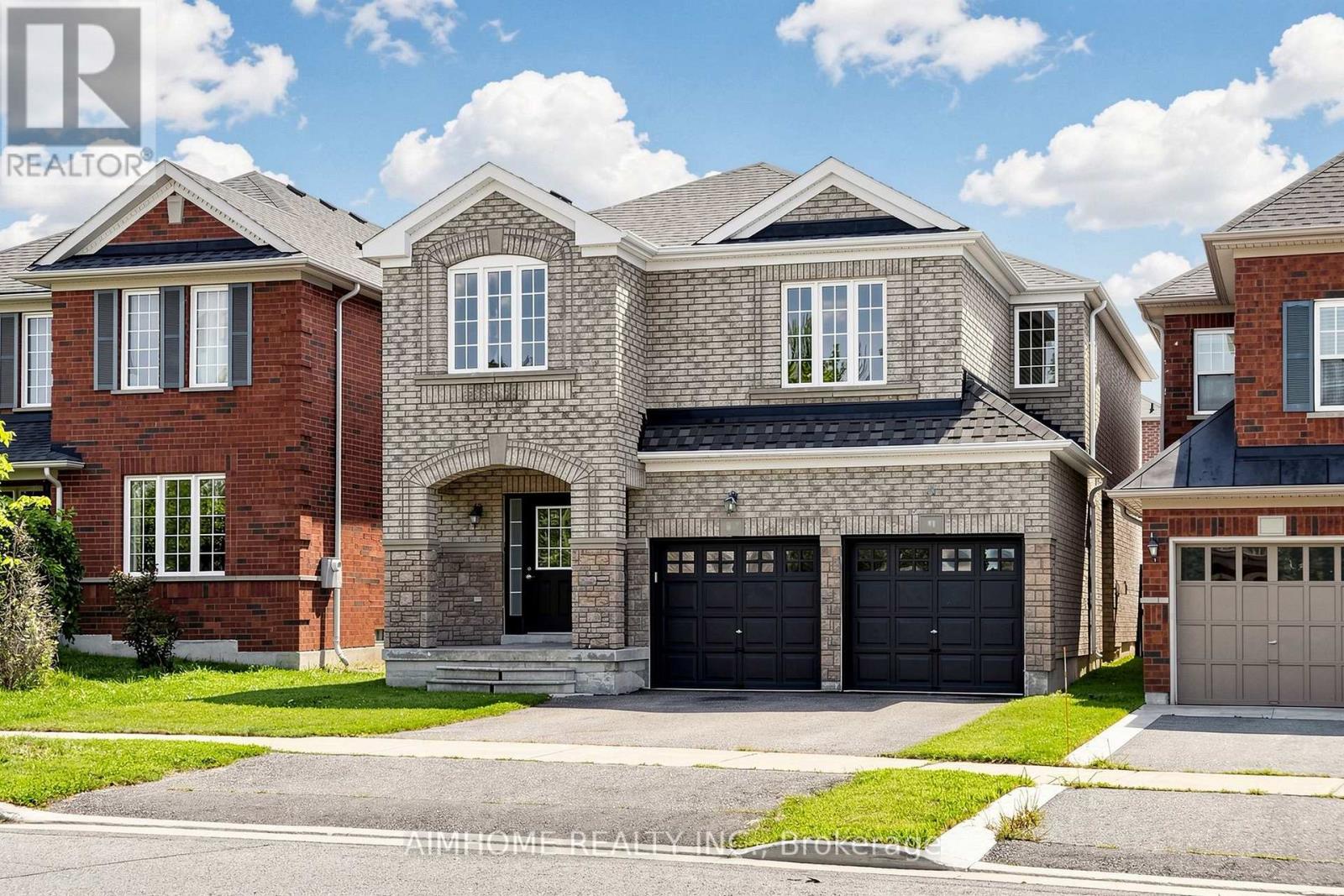 87 River Ridge Boulevard, Aurora, Ontario  L4G 7T9 - Photo 2 - N13668886