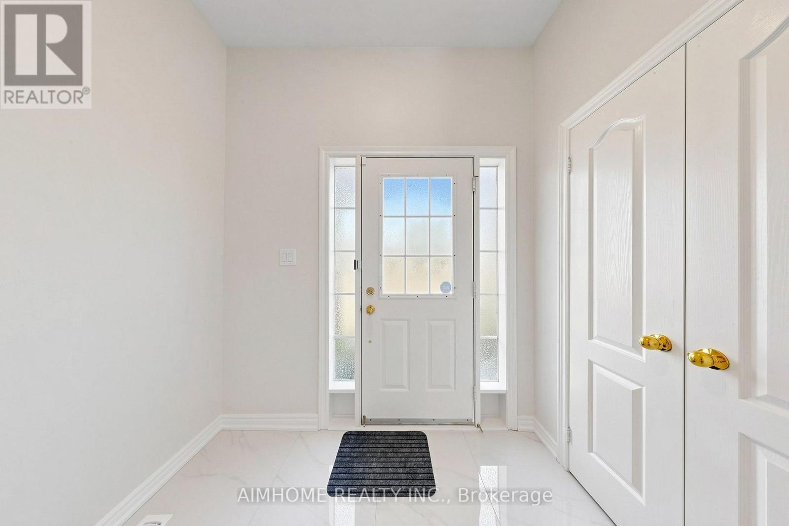 87 River Ridge Boulevard, Aurora, Ontario  L4G 7T9 - Photo 3 - N13668886
