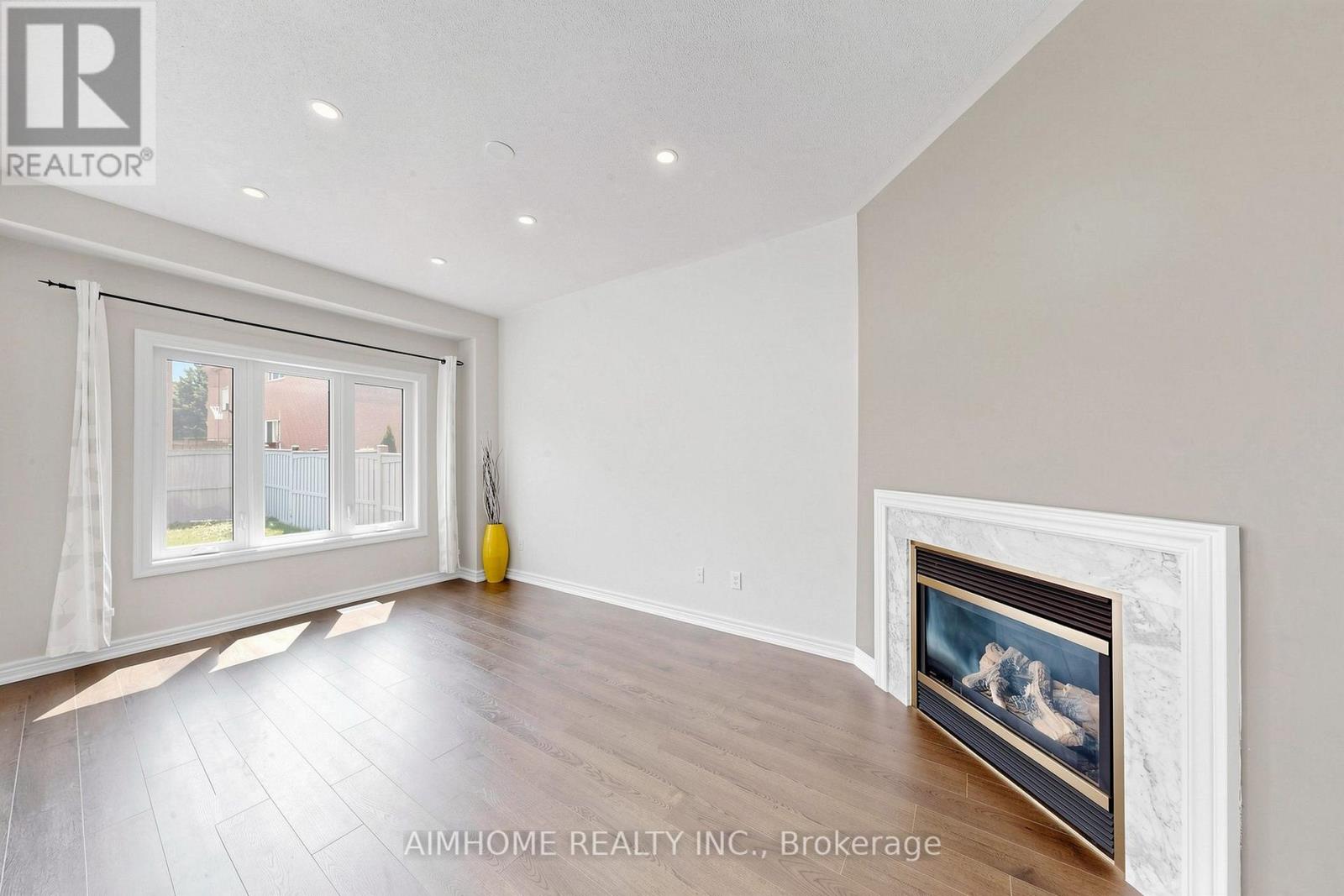 87 River Ridge Boulevard, Aurora, Ontario  L4G 7T9 - Photo 4 - N13668886