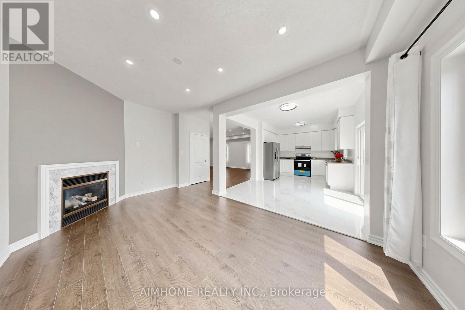 87 River Ridge Boulevard, Aurora, Ontario  L4G 7T9 - Photo 6 - N13668886