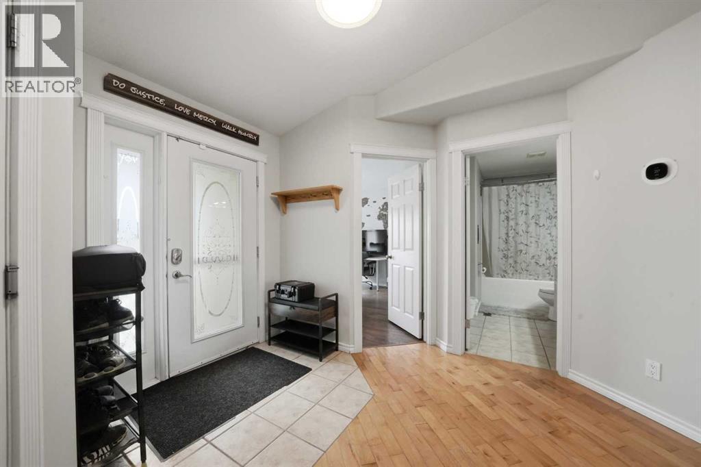 2 Estella Crescent, Lacombe, Alberta  T4L 2M4 - Photo 7 - A2336783