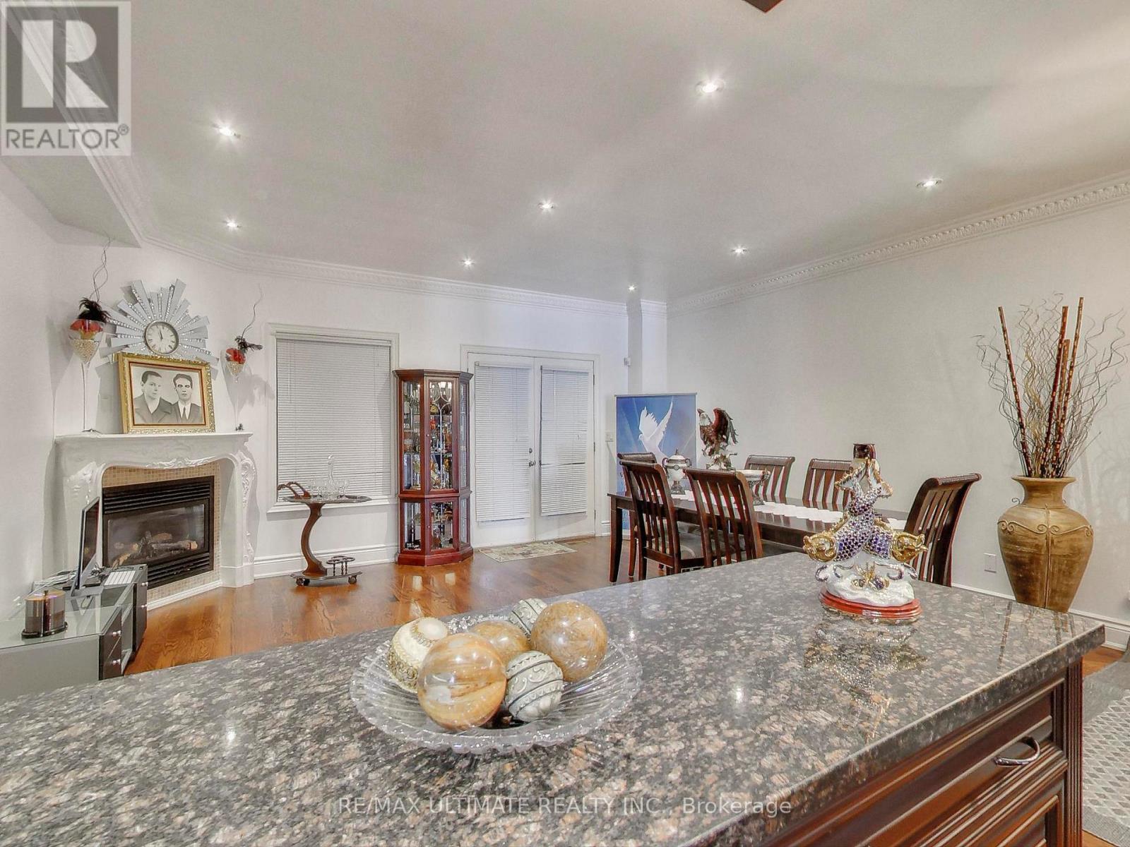 26 Dynevor Road, Toronto, Ontario  M6E 3X1 - Photo 10 - W13668896