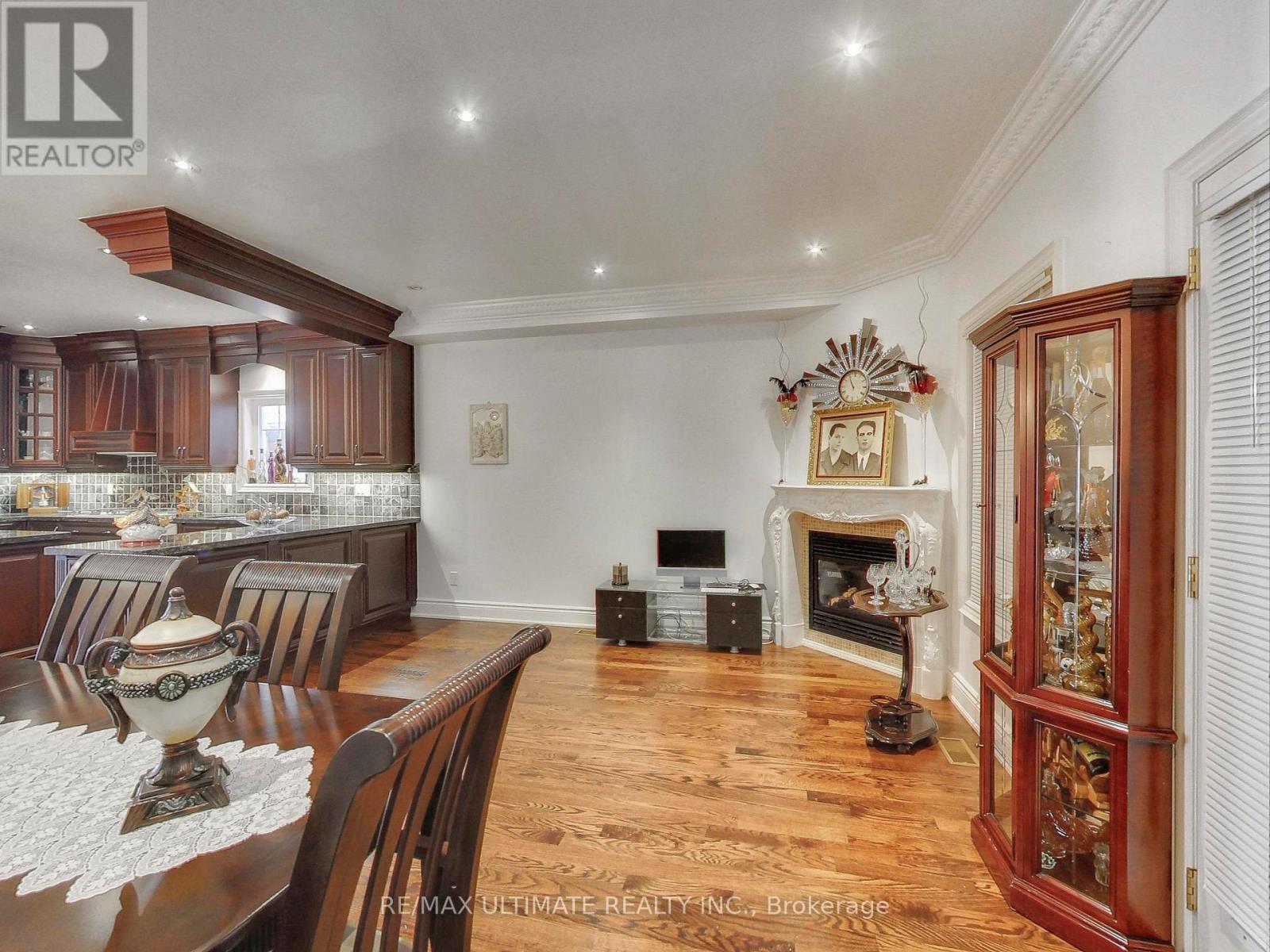 26 Dynevor Road, Toronto, Ontario  M6E 3X1 - Photo 14 - W13668896