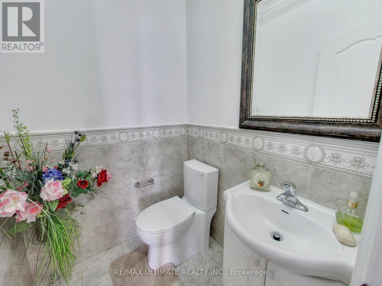 26 Dynevor Road, Toronto, Ontario  M6E 3X1 - Photo 16 - W13668896