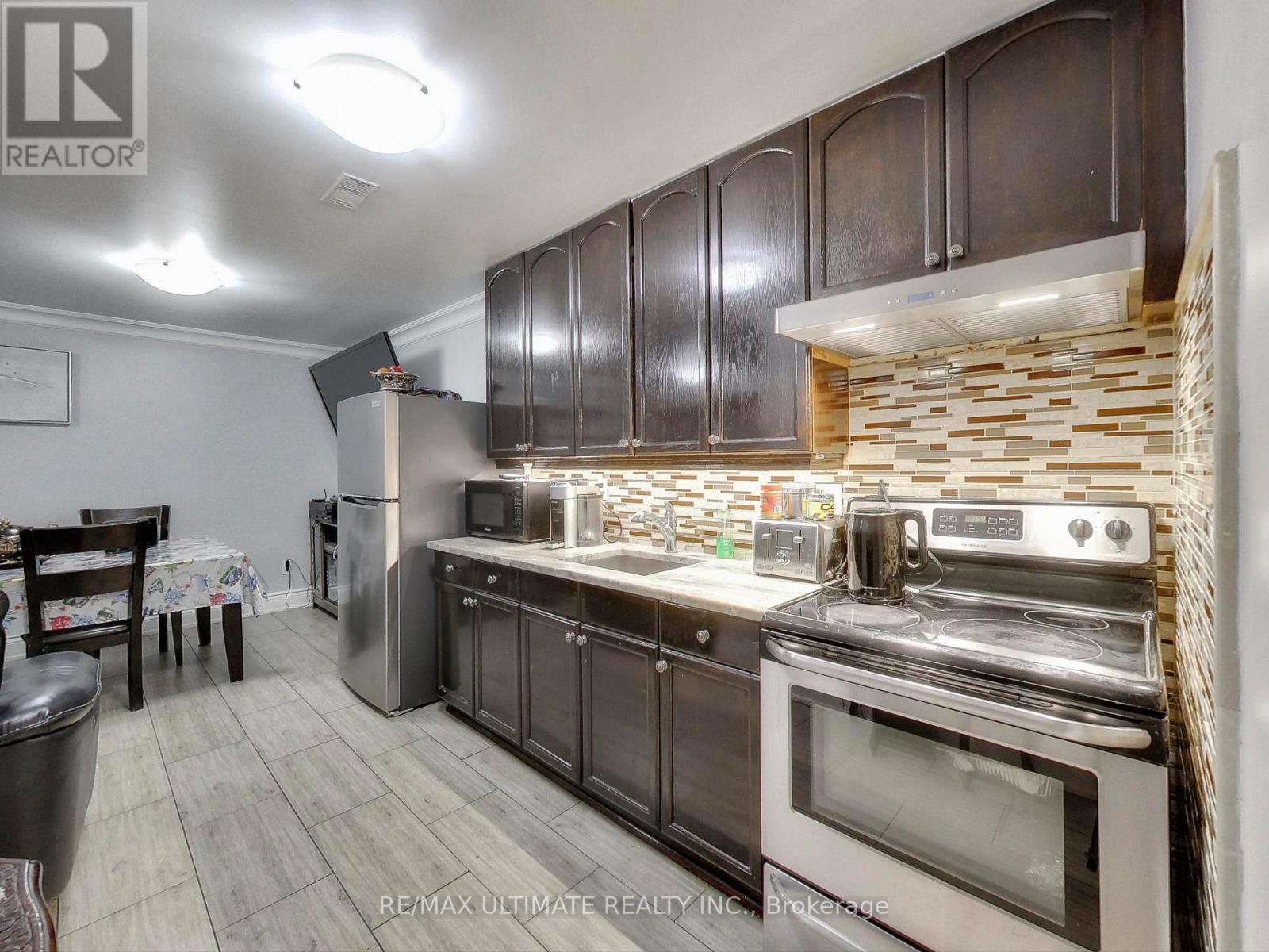 26 Dynevor Road, Toronto, Ontario  M6E 3X1 - Photo 27 - W13668896