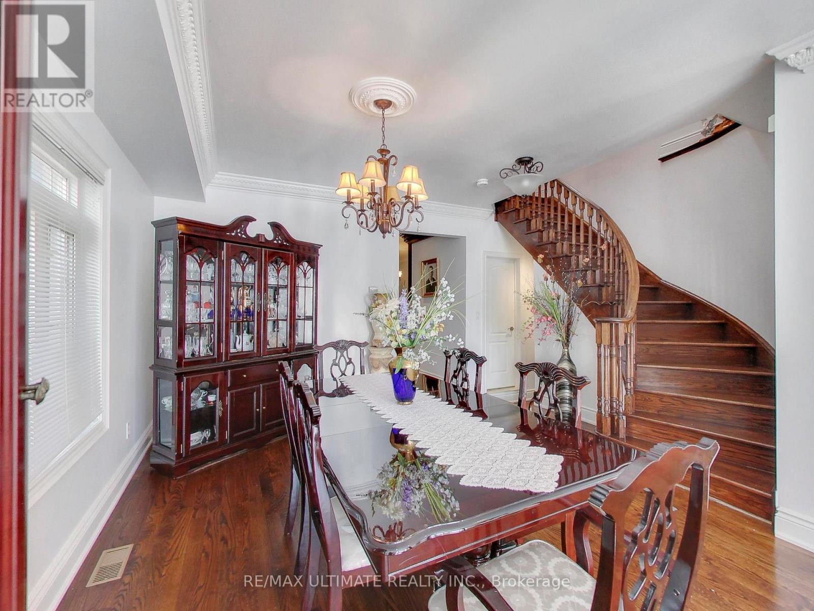 26 Dynevor Road, Toronto, Ontario  M6E 3X1 - Photo 5 - W13668896