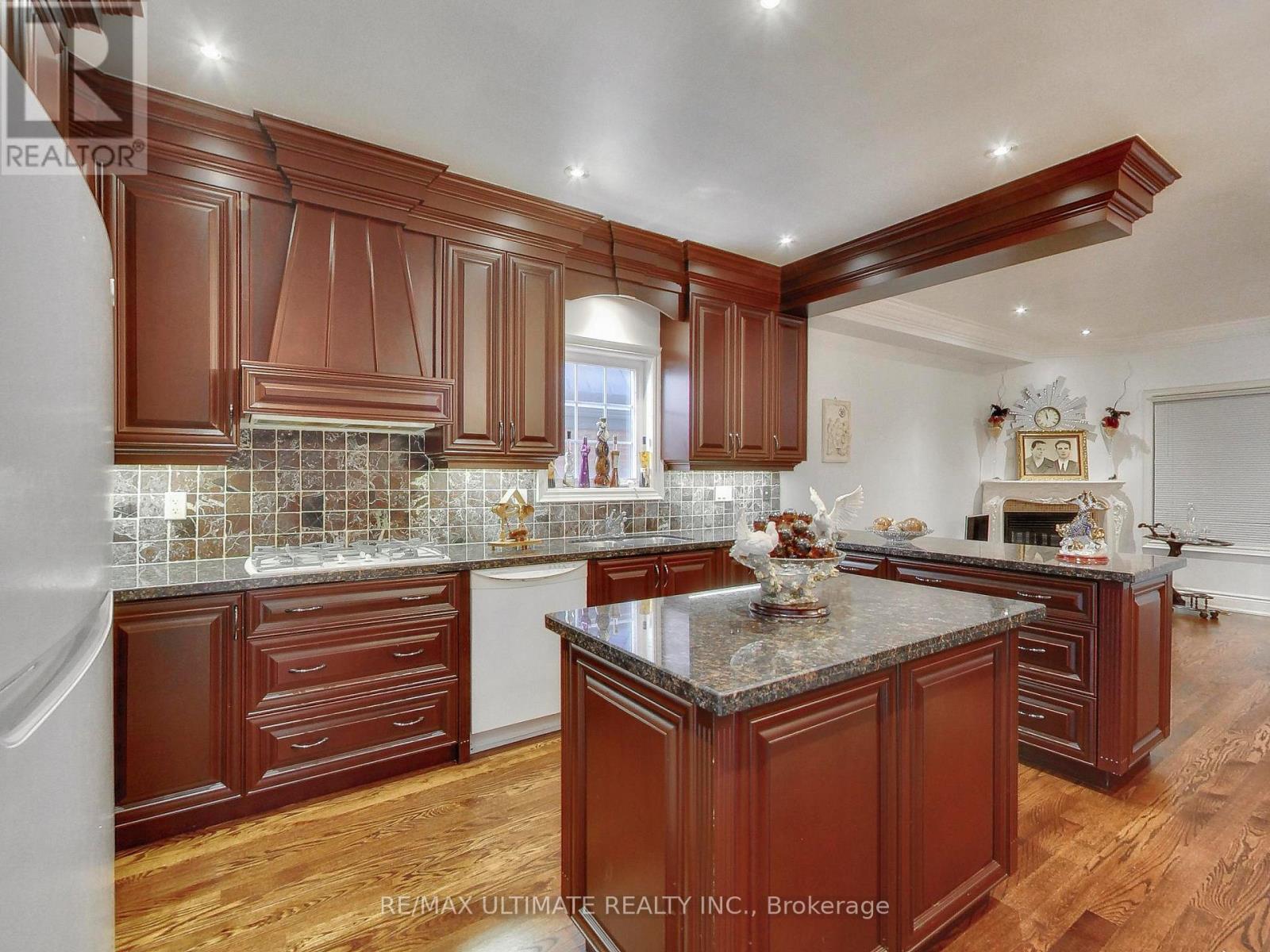 26 Dynevor Road, Toronto, Ontario  M6E 3X1 - Photo 6 - W13668896