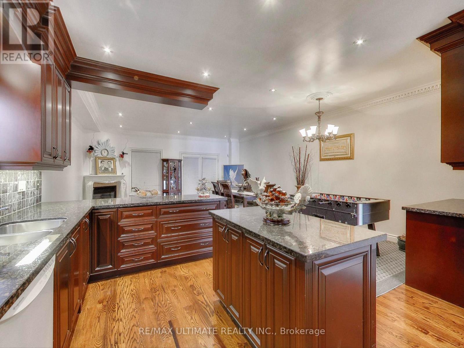 26 Dynevor Road, Toronto, Ontario  M6E 3X1 - Photo 8 - W13668896