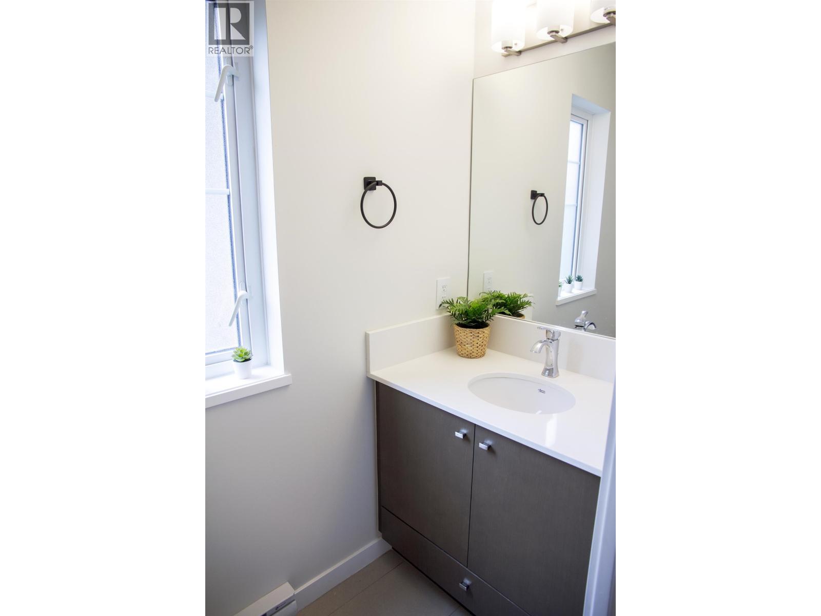 5915 Beachgate Lane, Sechelt, British Columbia  V7Z 0A4 - Photo 12 - R3110913