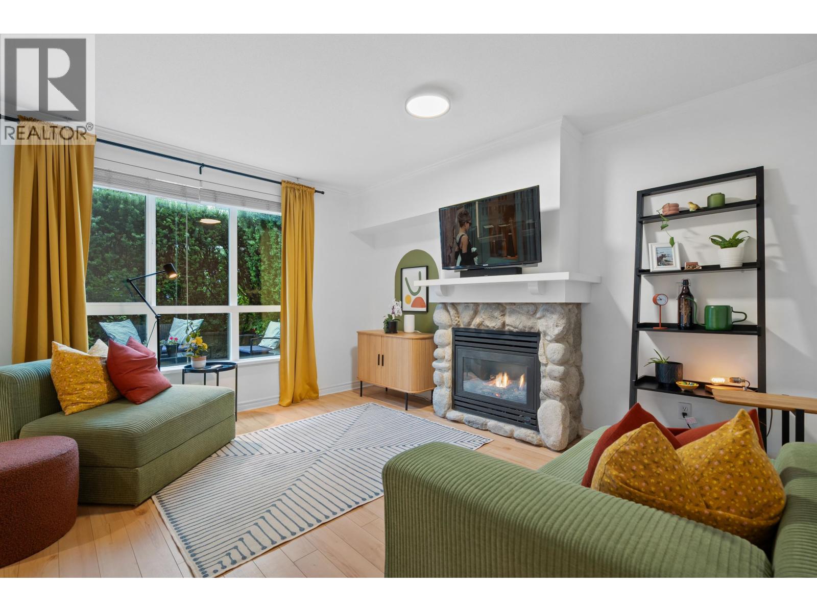 3 1005 Lynn Valley Road, North Vancouver, British Columbia  V7J 1Z6 - Photo 3 - R3143128