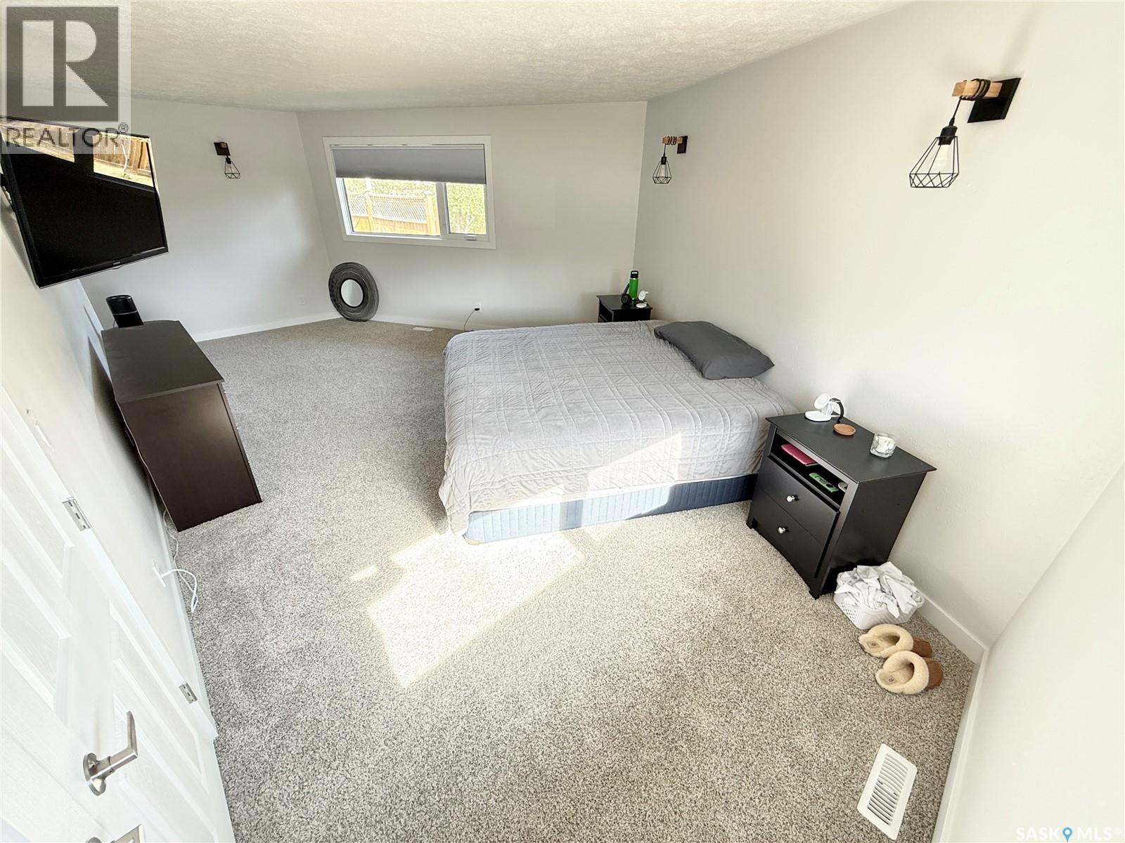 3 Mclelland Bay, Weyburn, Saskatchewan  S4H 2V3 - Photo 23 - SK045411