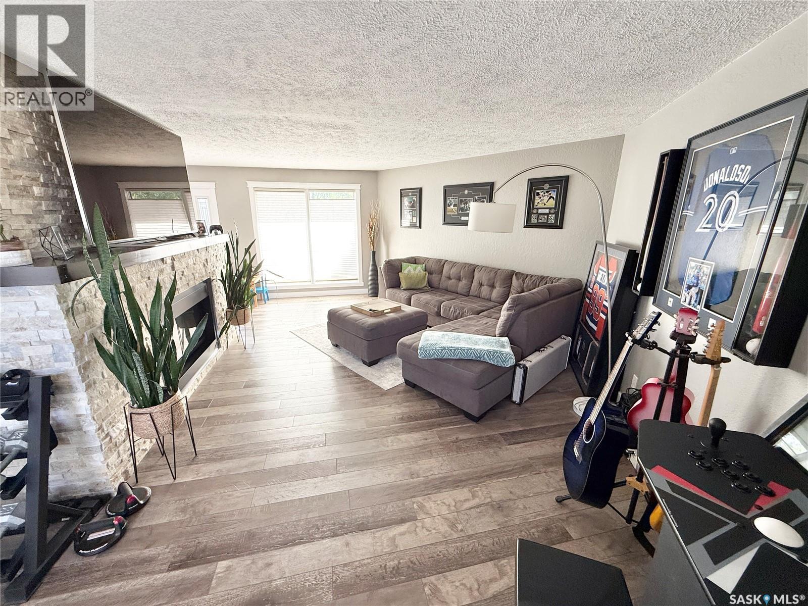 3 Mclelland Bay, Weyburn, Saskatchewan  S4H 2V3 - Photo 34 - SK045411
