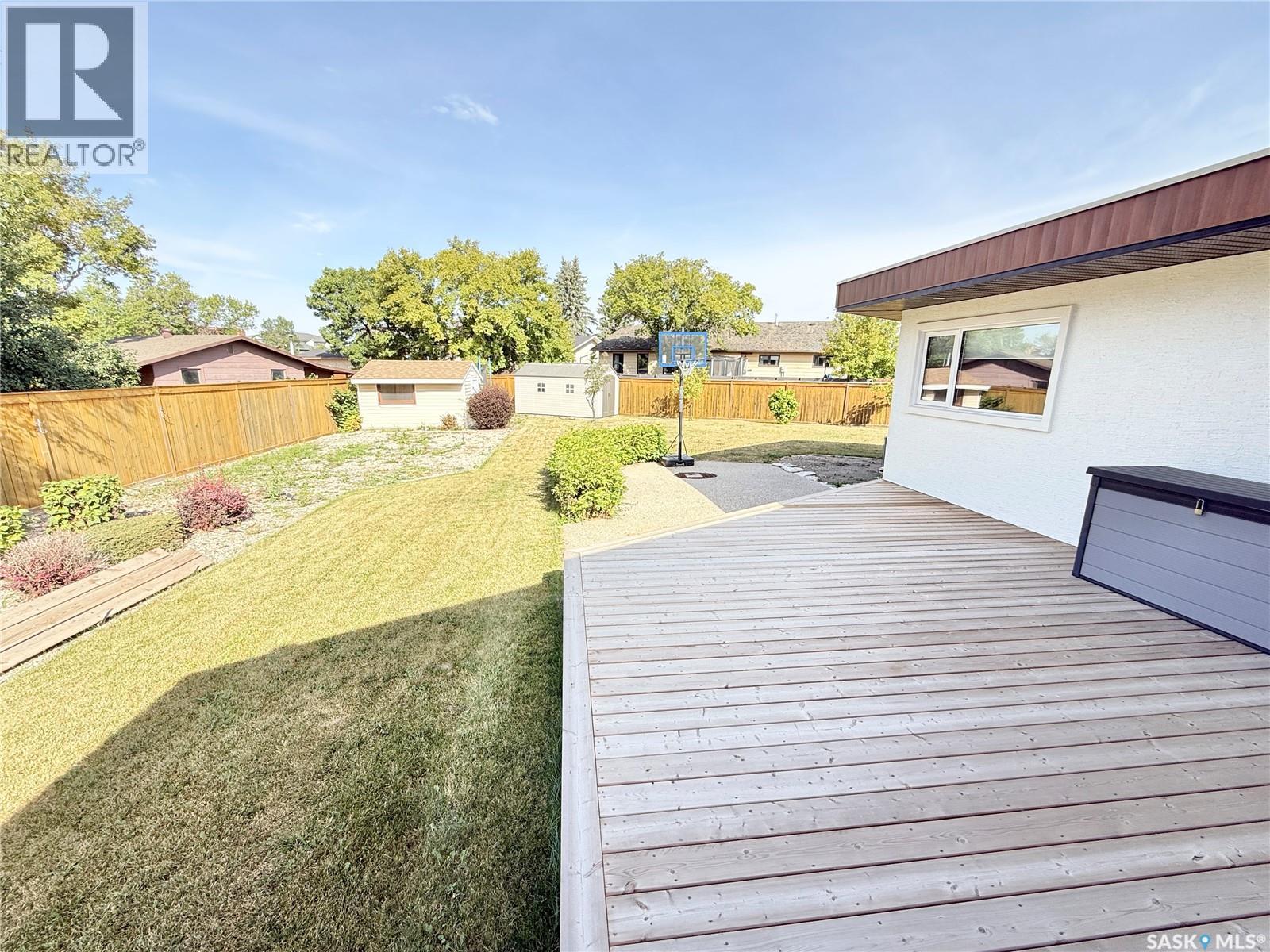 3 Mclelland Bay, Weyburn, Saskatchewan  S4H 2V3 - Photo 37 - SK045411