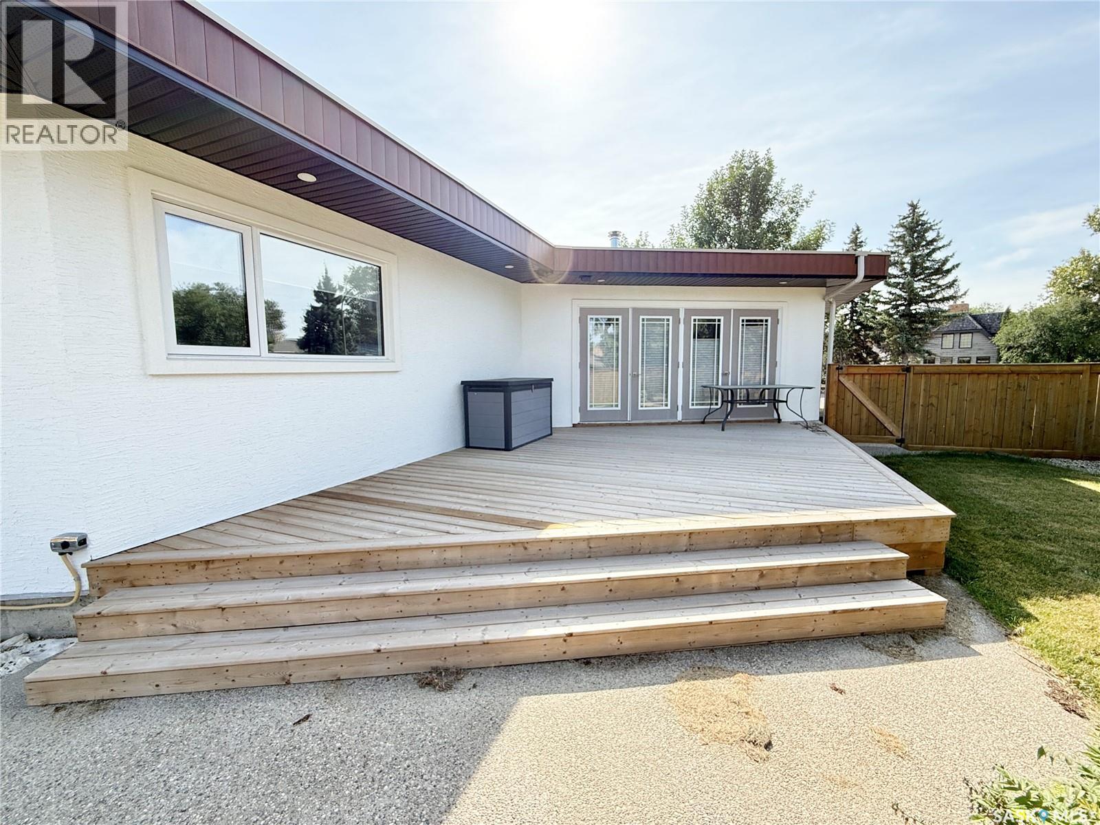 3 Mclelland Bay, Weyburn, Saskatchewan  S4H 2V3 - Photo 38 - SK045411