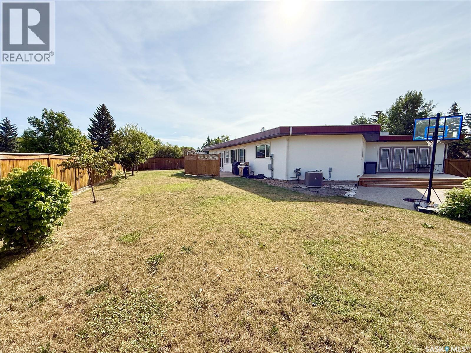 3 Mclelland Bay, Weyburn, Saskatchewan  S4H 2V3 - Photo 40 - SK045411