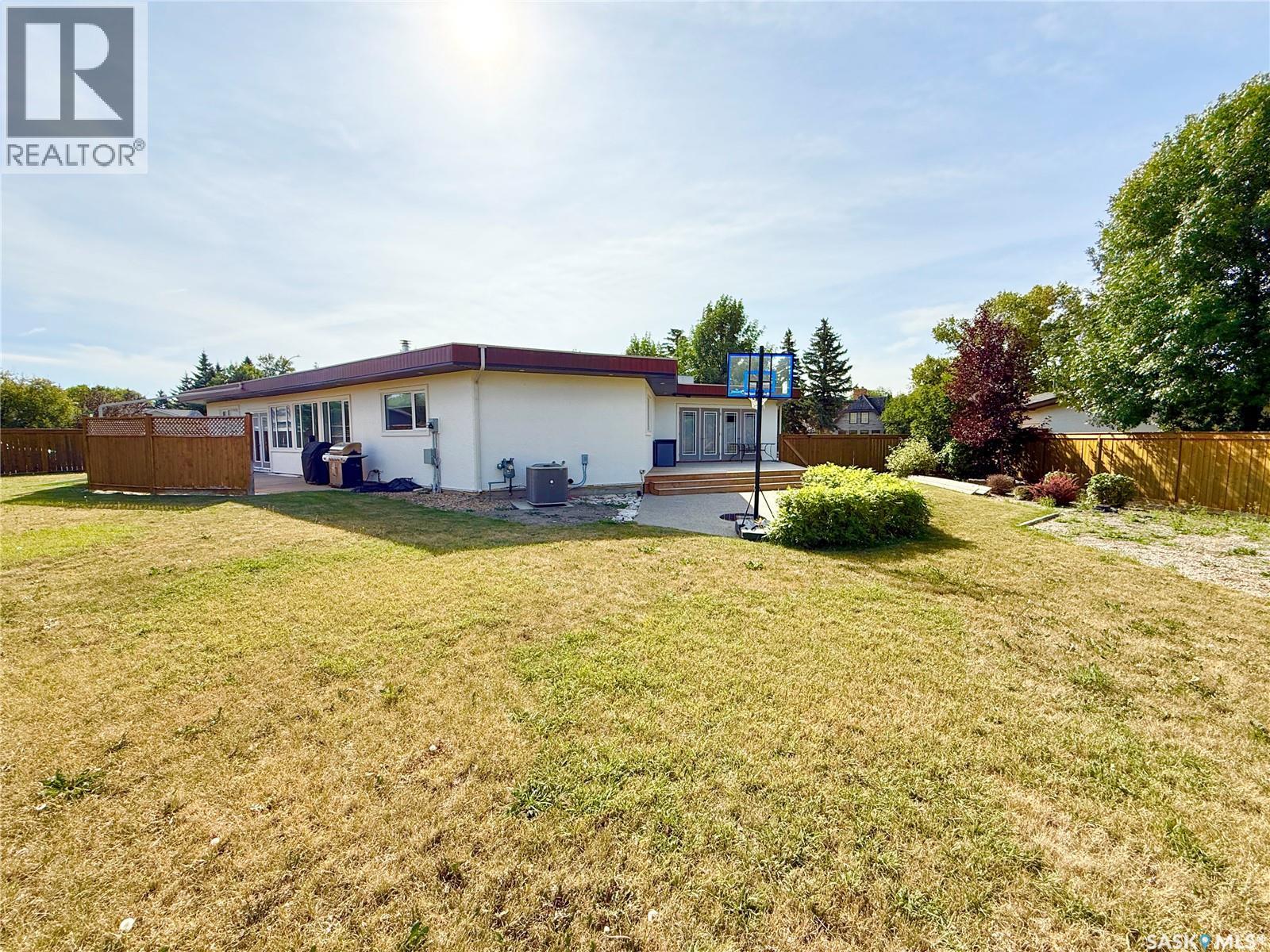 3 Mclelland Bay, Weyburn, Saskatchewan  S4H 2V3 - Photo 41 - SK045411
