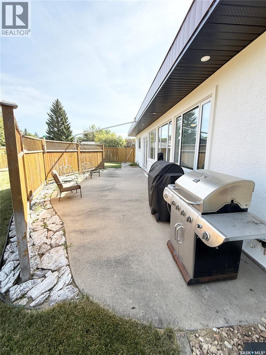 3 Mclelland Bay, Weyburn, Saskatchewan  S4H 2V3 - Photo 42 - SK045411