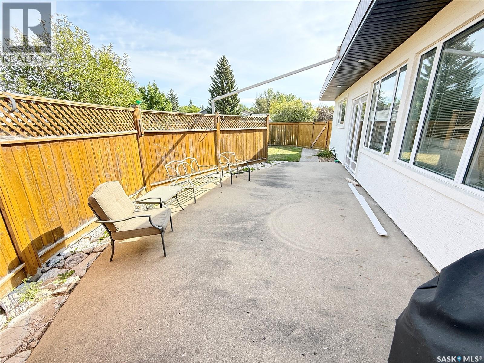 3 Mclelland Bay, Weyburn, Saskatchewan  S4H 2V3 - Photo 43 - SK045411