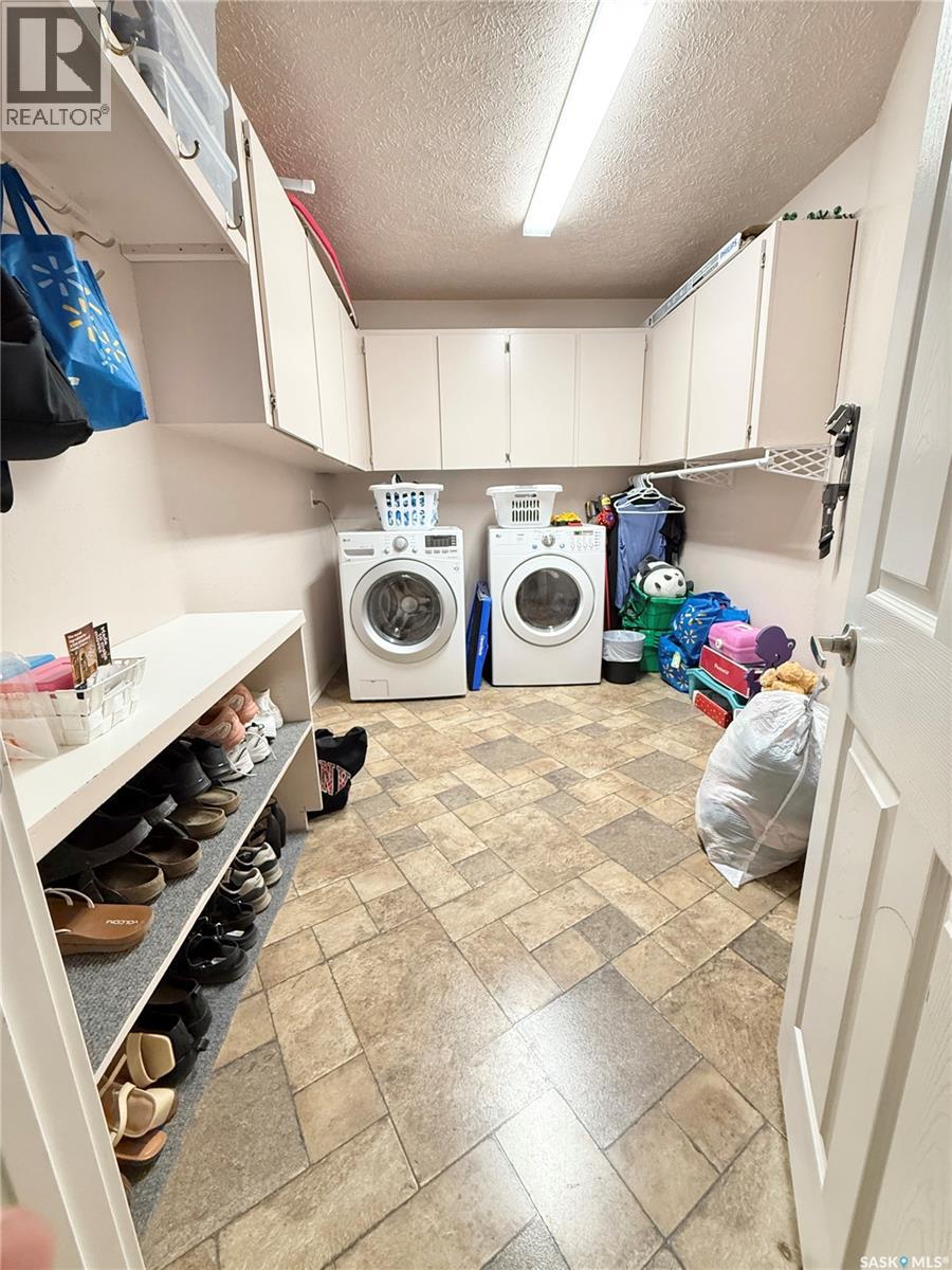 3 Mclelland Bay, Weyburn, Saskatchewan  S4H 2V3 - Photo 46 - SK045411