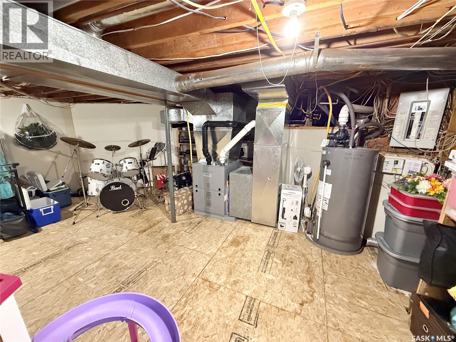 3 Mclelland Bay, Weyburn, Saskatchewan  S4H 2V3 - Photo 49 - SK045411