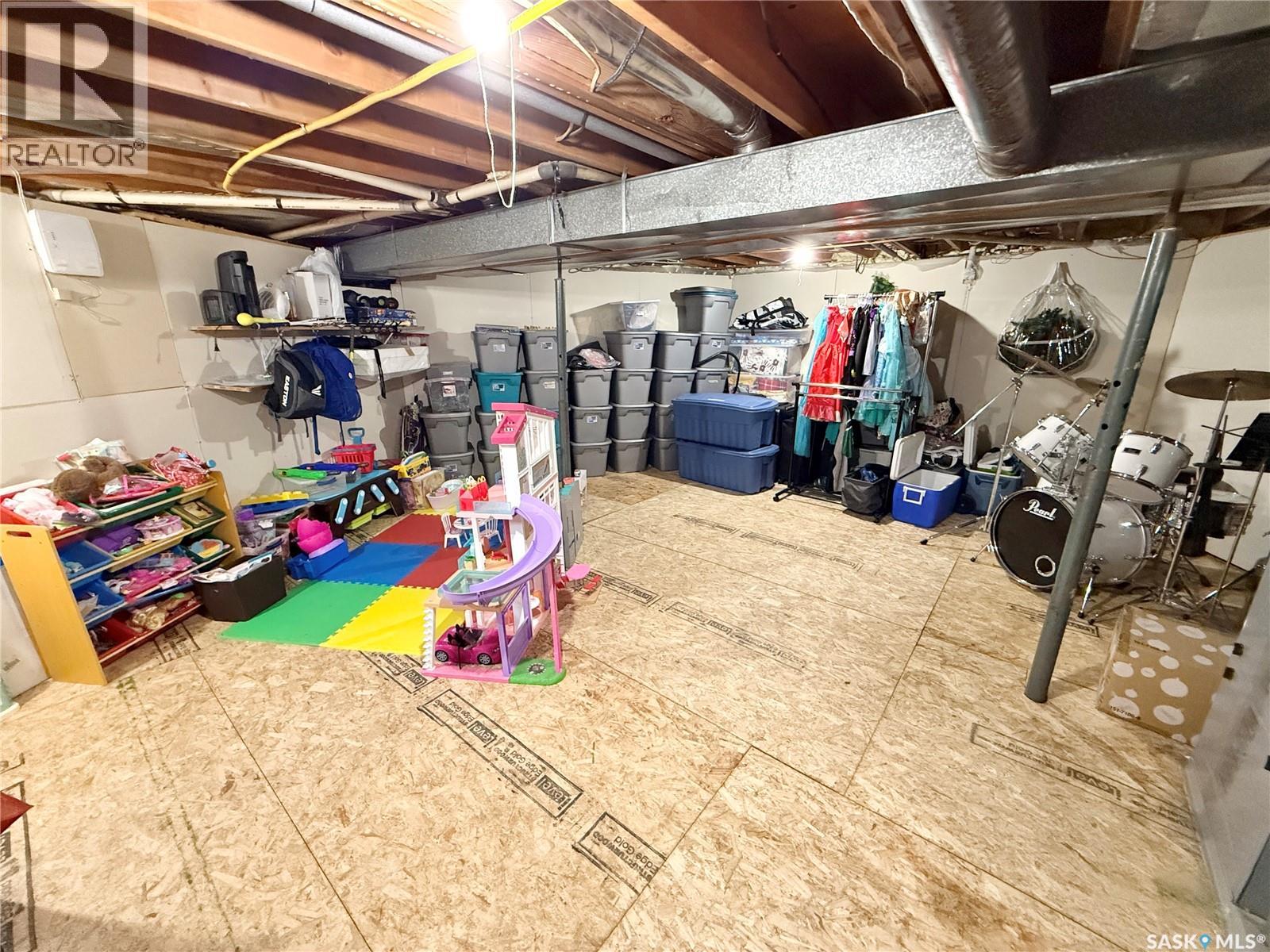 3 Mclelland Bay, Weyburn, Saskatchewan  S4H 2V3 - Photo 50 - SK045411