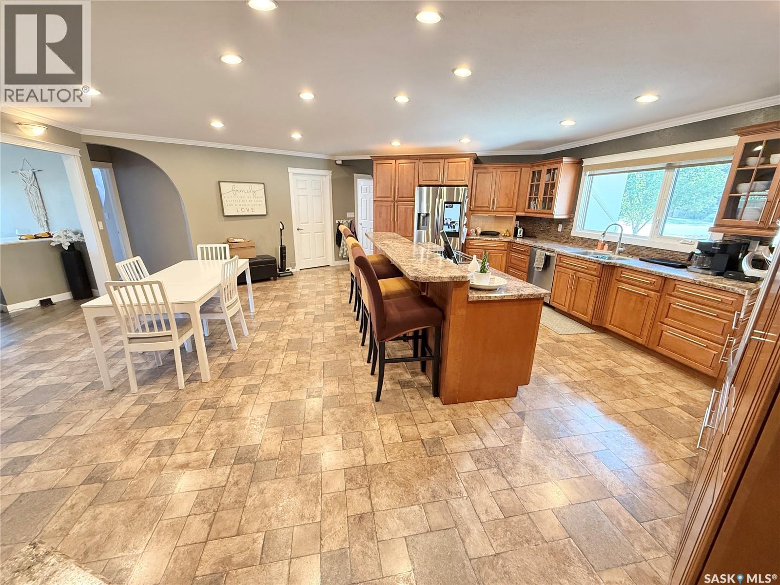 3 Mclelland Bay, Weyburn, Saskatchewan  S4H 2V3 - Photo 9 - SK045411