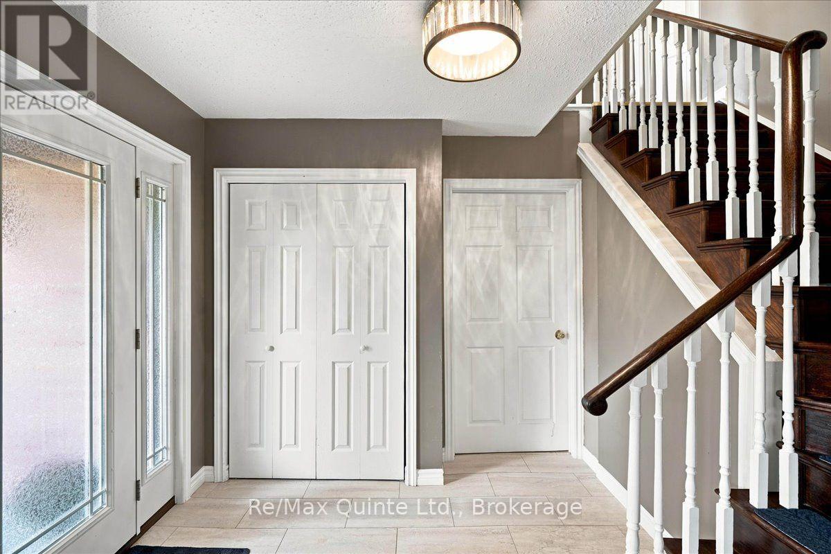 12 Brimley Court, Belleville, Ontario  K8N 5L5 - Photo 2 - X13668908