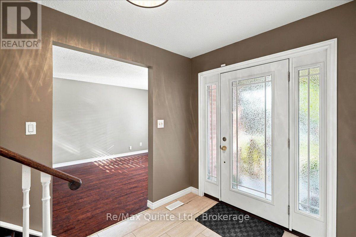12 Brimley Court, Belleville, Ontario  K8N 5L5 - Photo 3 - X13668908