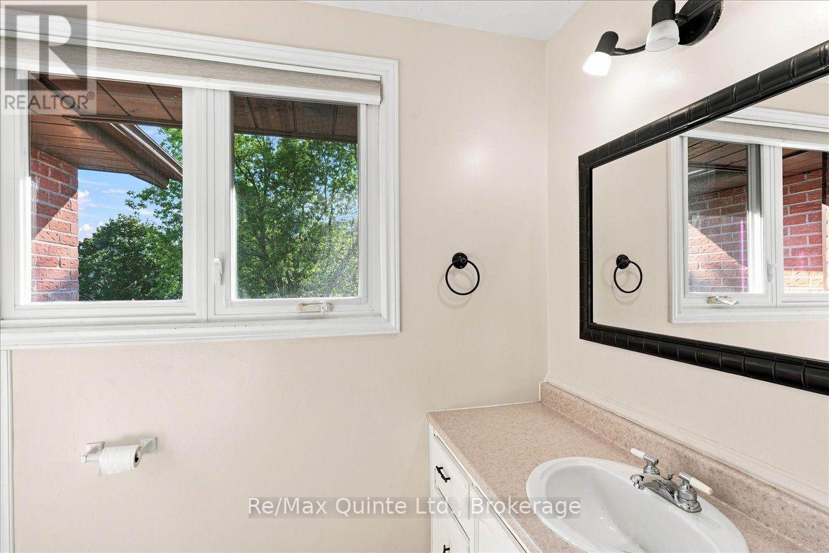 12 Brimley Court, Belleville, Ontario  K8N 5L5 - Photo 9 - X13668908
